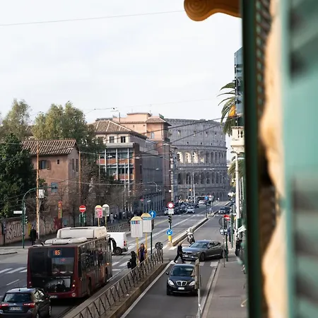 Colosseo House *