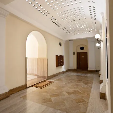 Colosseo House *