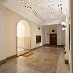 Colosseo House 4*